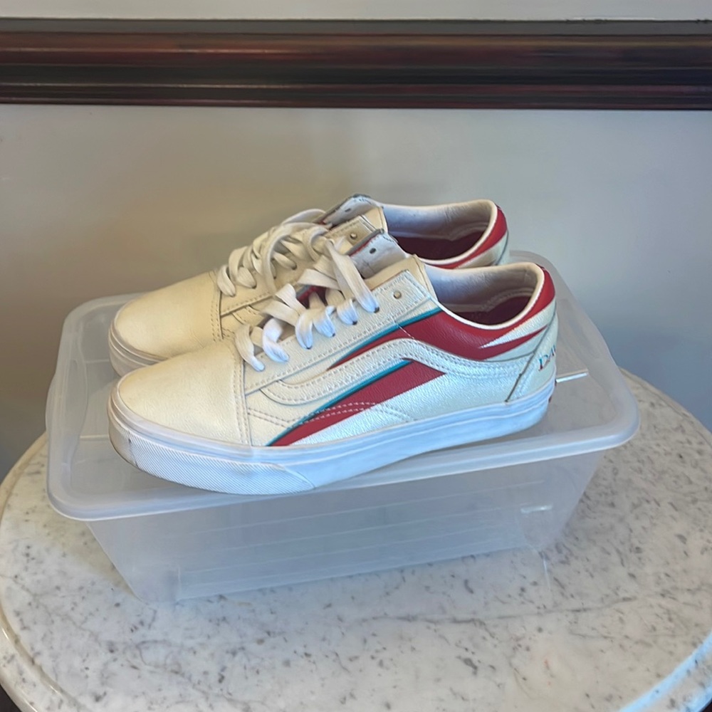 Vans Old Skool David Bowie Aladdin Sane in woman’s 7.